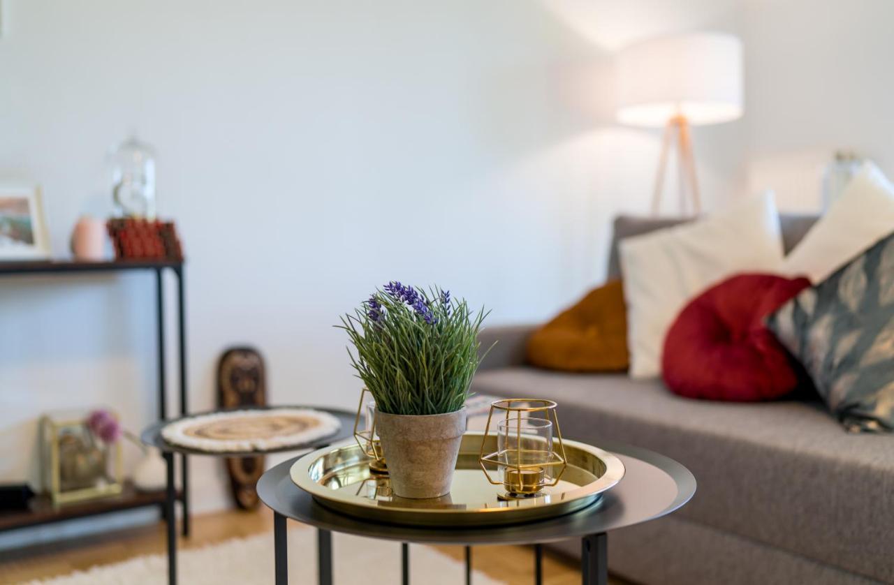 EG Links-Wunderschöne 70m große 2-Zimmer City Wohnung nähe Salzburg Freilassing Exterior foto